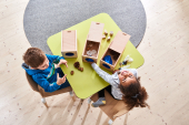 Stoelen en tafels voor de basisschool